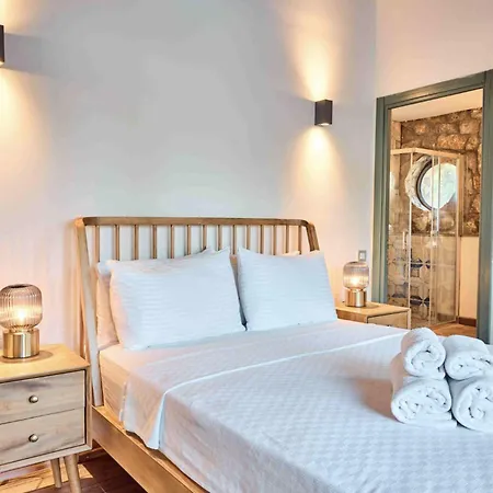 Villa Jungle Eva - With Pool & Gardens